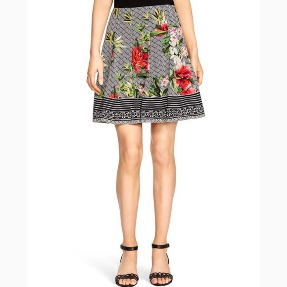 White House Black Market sz 0 Floral skirt